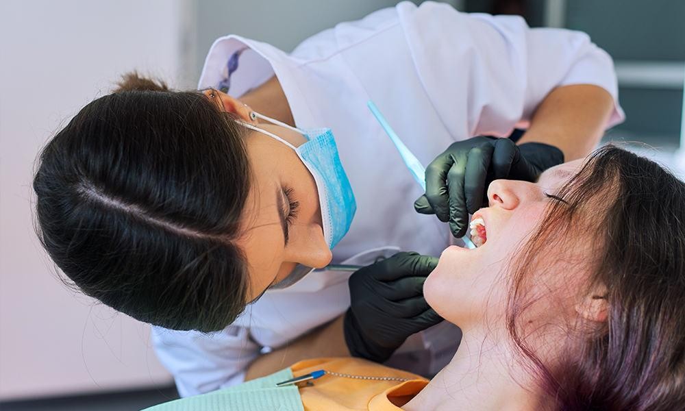 Teeth Whitening Options Explained: In-Office vs Home Kits